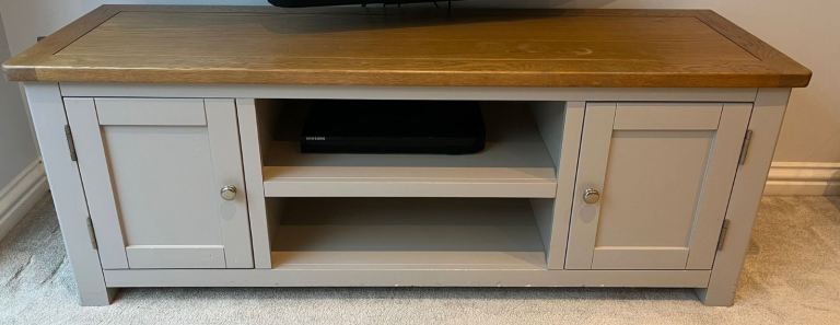 Cotswold Company - Oak TV Unit