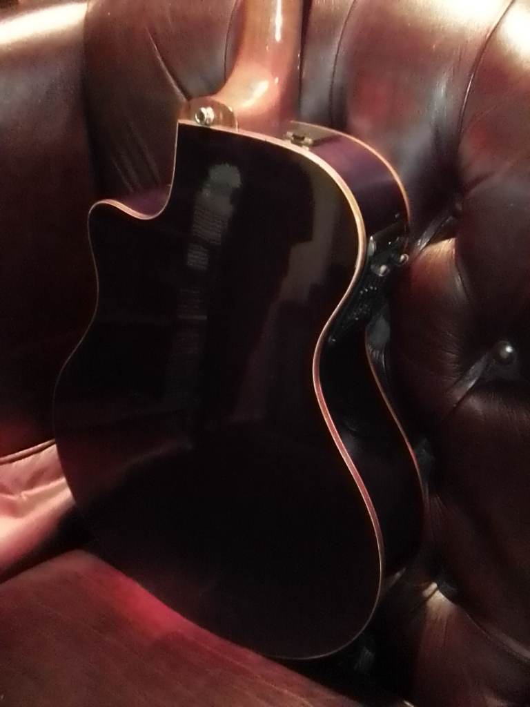 YAMAHA APX 1200 E/ACOUSTIC TOP MODEL SPRUCE NEW PRO SET UP/STRINGS FREE DELUXE HARD CASE