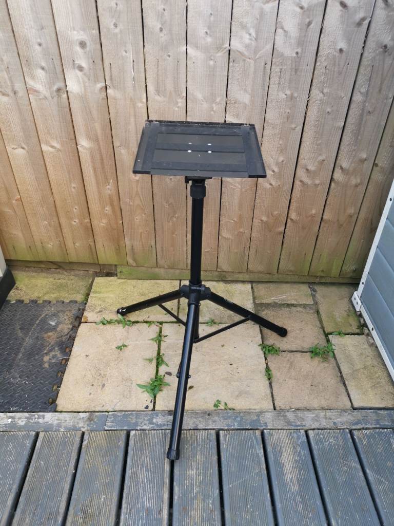 Tiger music stand