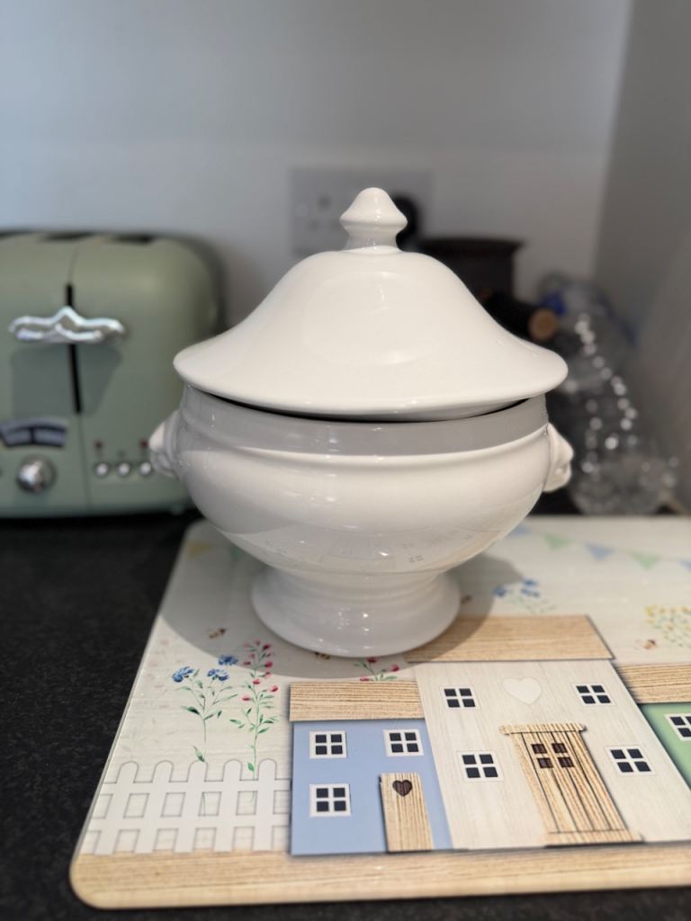 Large White Ceramic Lion Head Soup Tureen with Lid – Pedestal Serving Bowl