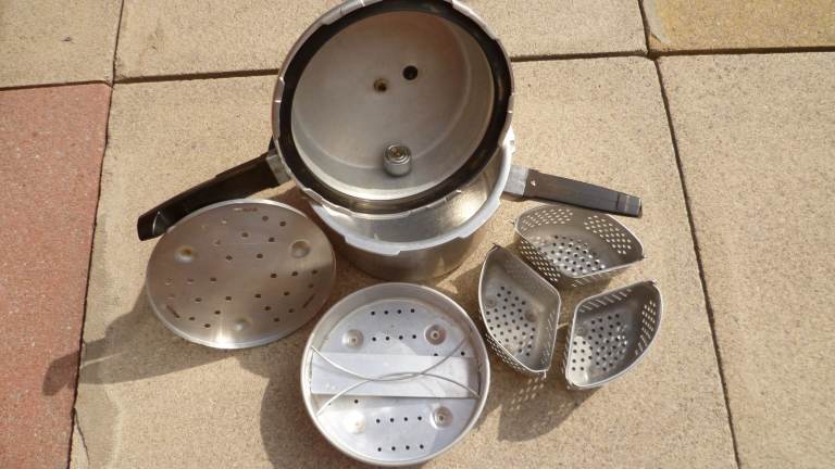 Large Pressure Cooker With Accessories | Good Condition