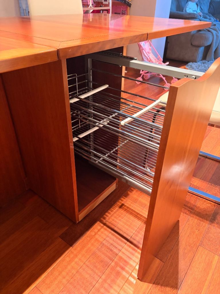 £100 Gillies 4 seater dining table foldable with storage and hot plate 