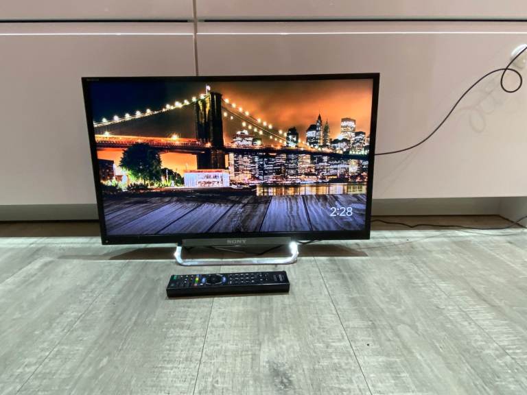 Sony 24” LED Smart HD Ready TV with freeview