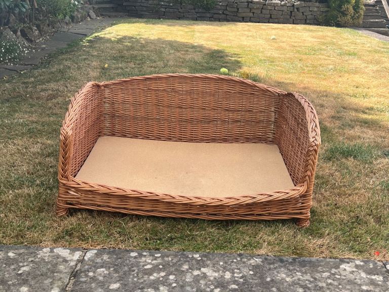 EXTRA LARGE WICKER WILLOW PET BED BASKET SETTEE SOFA WITH RAISED LEGS