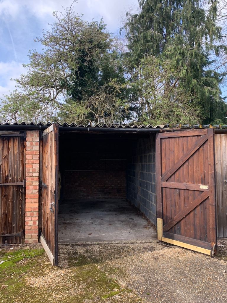 Spacious lock up garage