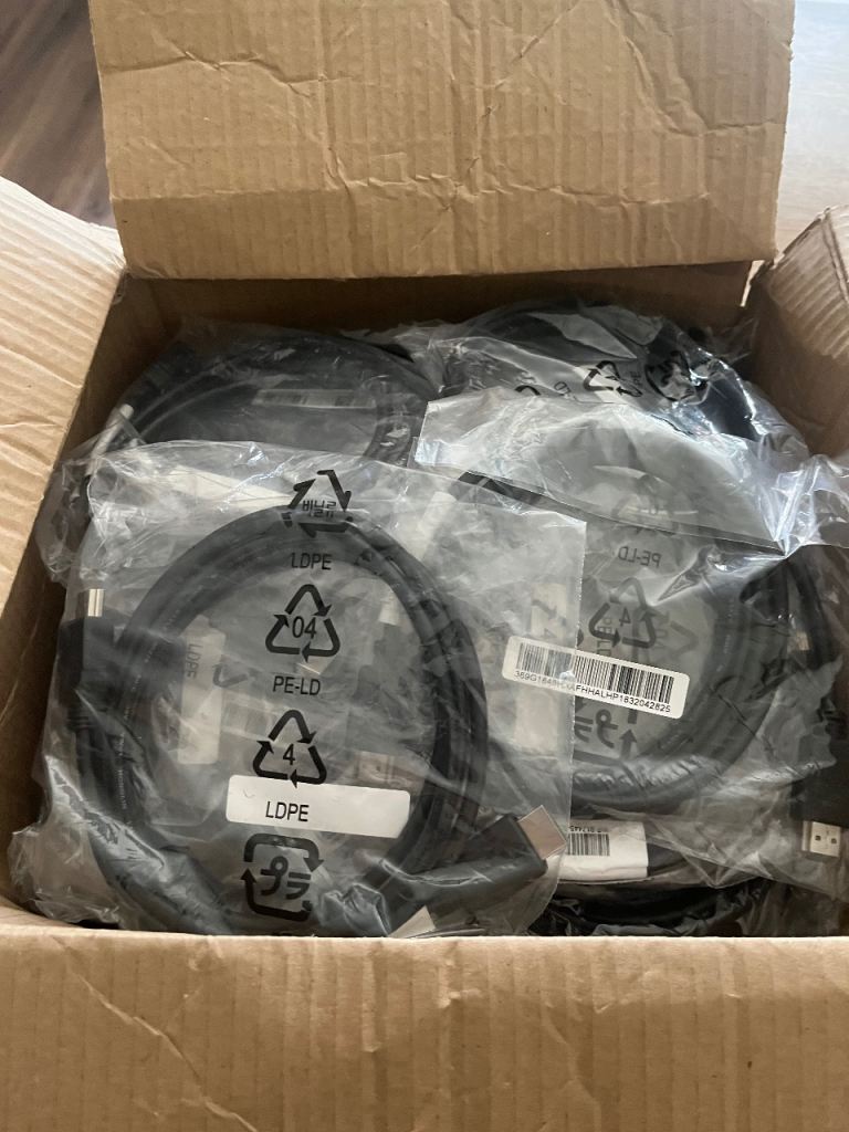 Brand new in original packaging 29 x HDMI cables
