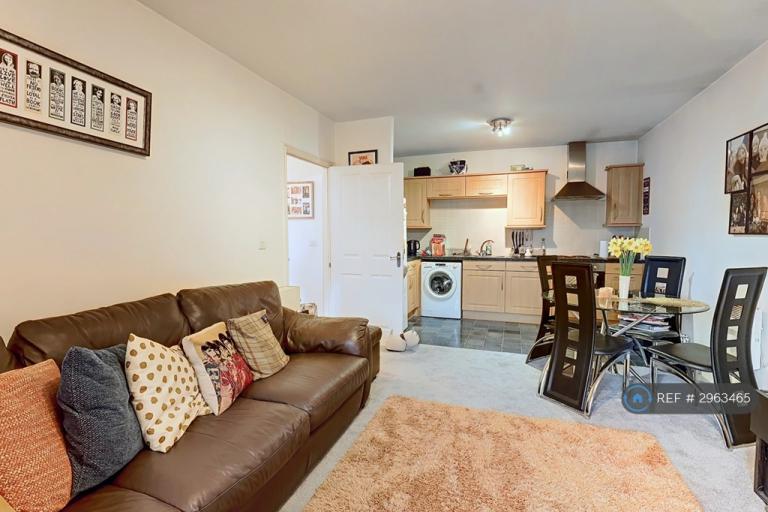 2 bedroom flat in Bridgewater Close, Frodsham, WA6 (2 bed) (#2963465)