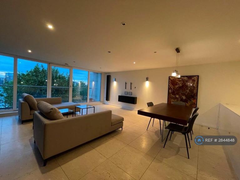 2 bedroom flat in Adriatic Apartments, London, E16 (2 bed) (#2844848)