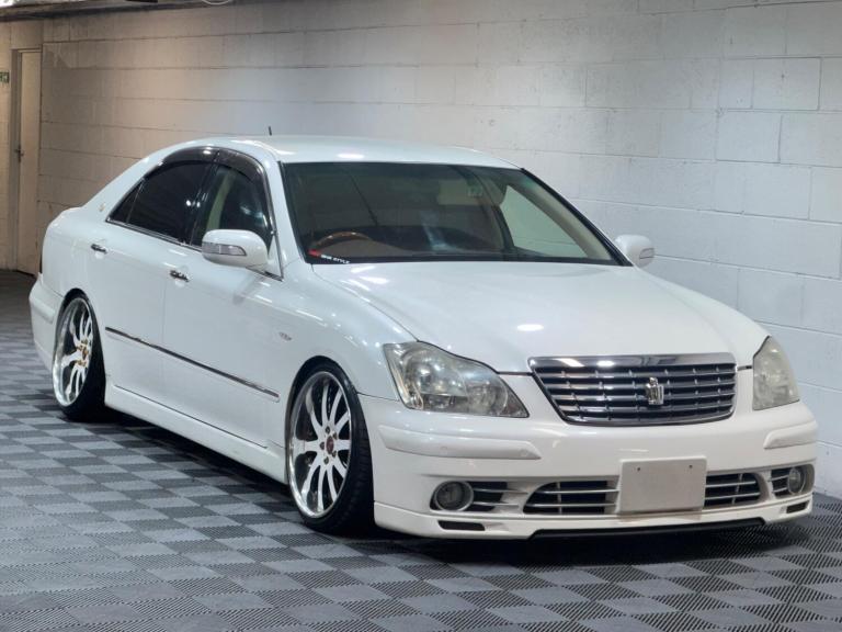 Toyota Crown 3.0 V6 Royal Saloon G JDM VIP STANCED Petrol Automatic