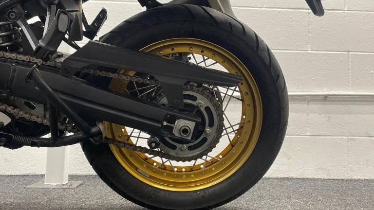 SUZUKI DL1050 TOUR ** FULL LUGGAGE - ENGINE BARS - 12 MONTHS MOT **