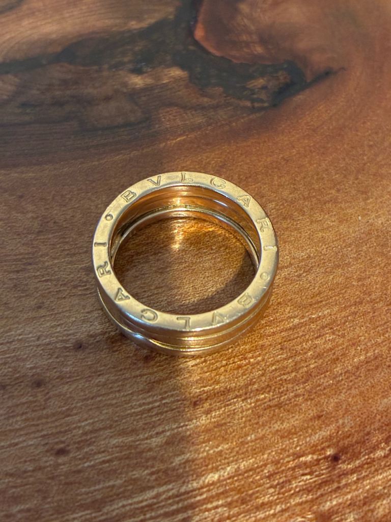18 carat gold ring