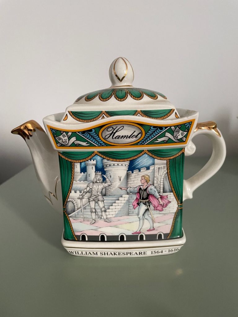 Novelty teapot