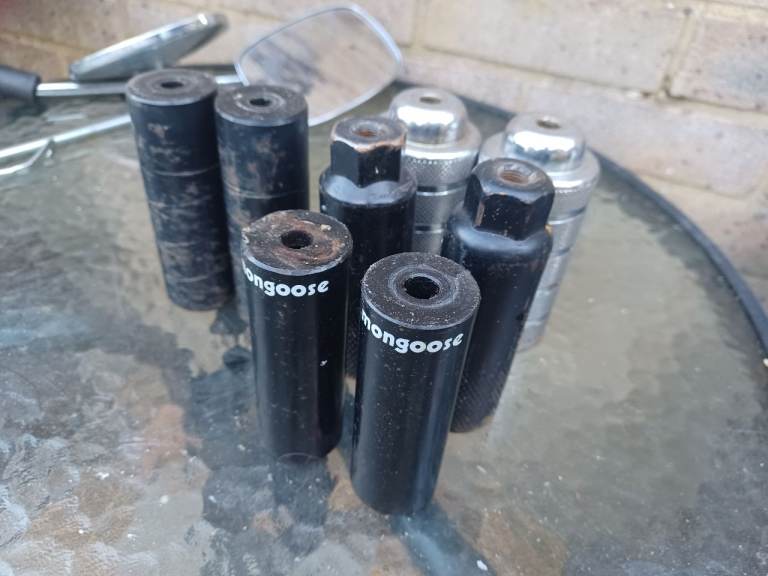 Bmx stunt pegs