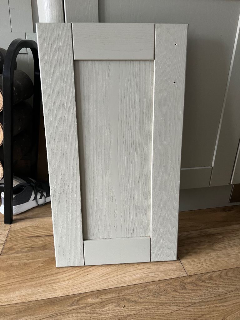 Howdens Tewksbury Kitchen cupboard doors