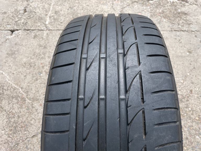 Bridgestone 225/40-19 run flat tyre. 