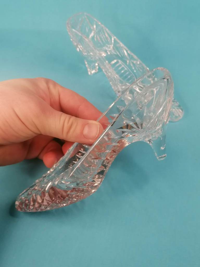 Vintage Crystal Glass 2xShoes  Slippers by Gleneagles  Crystal Designs.. Good condition.