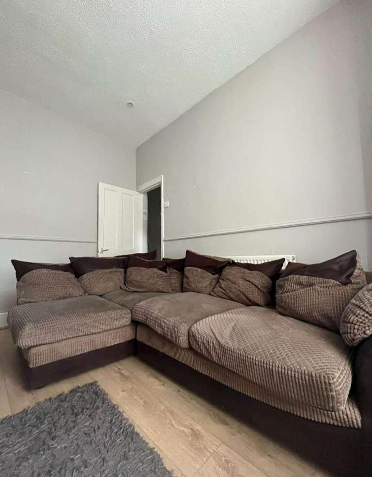 Cornor sofa for £185