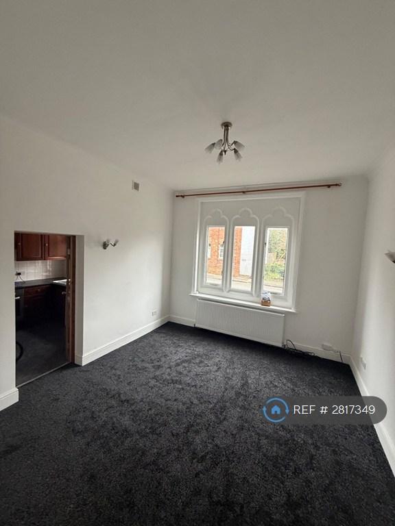 1 bedroom flat in Duke St, Northampton, NN1 (1 bed) (#2817349)