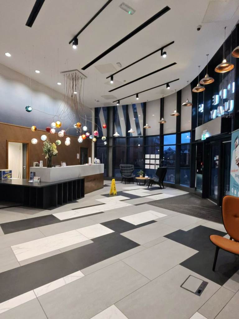 Luxury Double Room - MediaCityUK | No Deposit 