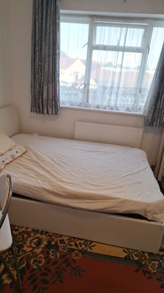 Double Room in Mitcham!
