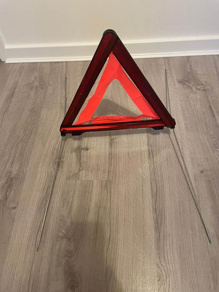 Car Warning Triangle Reflective Emergency Breakdown & 3 High Visibility Vests