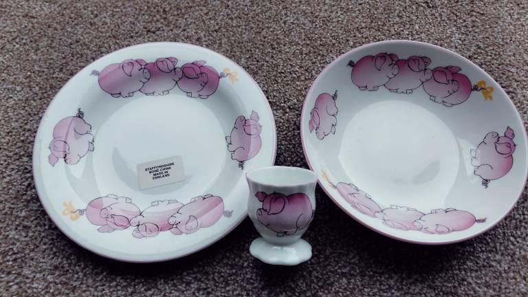 Bone China Vintage Dinner Set With Cute Pink Piggy Design