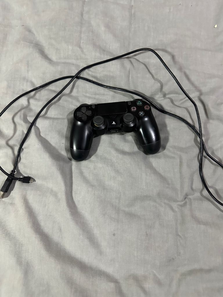 Sony DualShock 4 PS4 Controller - Black, Good Condition