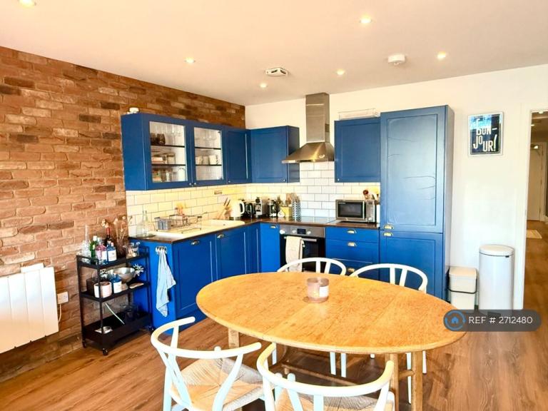 2 bedroom flat in Portland Square, Bristol, BS2 (2 bed) (#2712480)