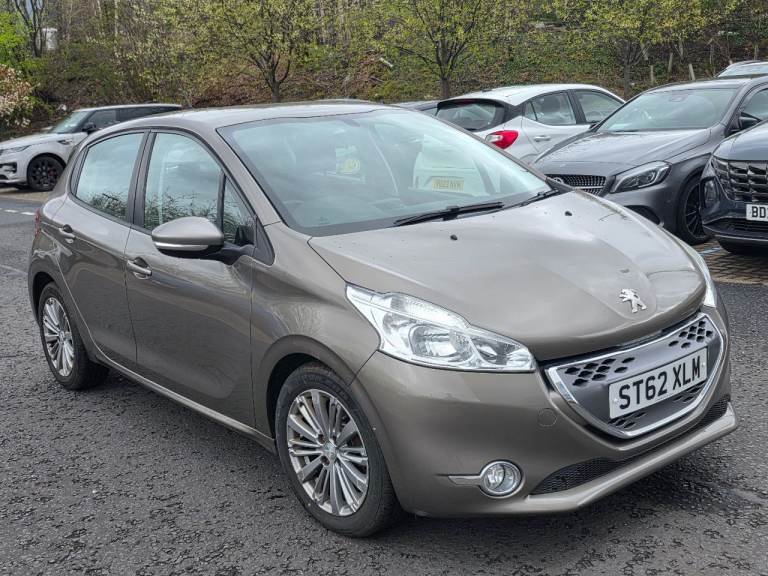 Peugeot, 208, Hatchback, 2013, Semi-Auto, 1398 (cc), 5 doors