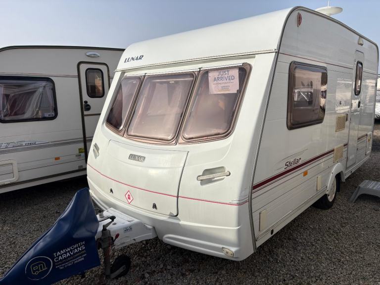 LUNAR STELLAR 400 - LIGHTWEIGHT 2 BERTH CARAVAN WITH END KITCHEN