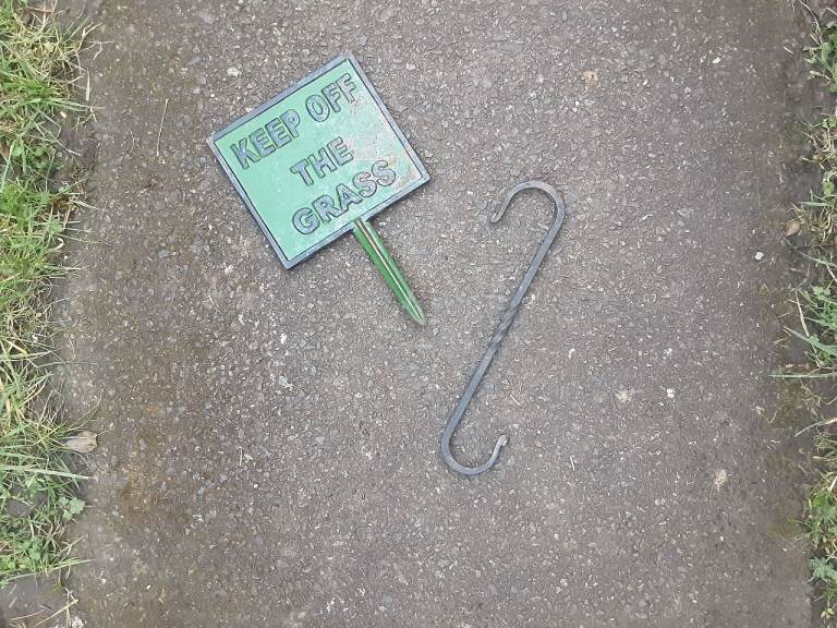 CAST IRON "Grass" SPIKE & CAST IRON "Twist" HOOK