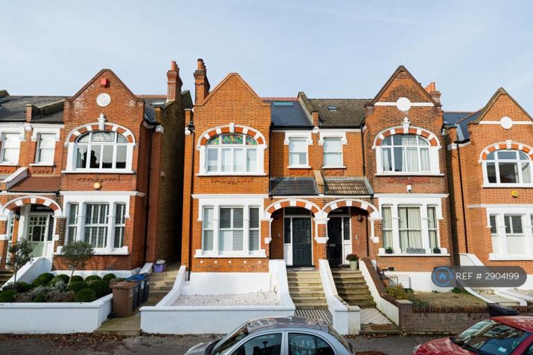 5 bedroom house in Bernard Gardens, London, SW19 (5 bed) (#2904199)