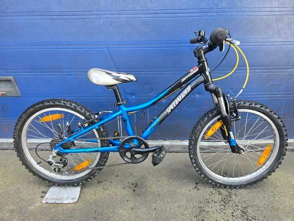 Kids mountain bike SPECIALIZED HOTROCK Age 6-9,125-145CM Wheels 20" Frame 10" VGC!