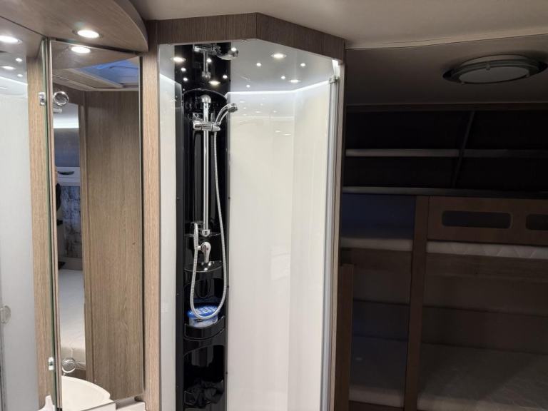 2022 HOBBY Prestige 720 kwfu 6 Berth fixed, bunkbeds, and double