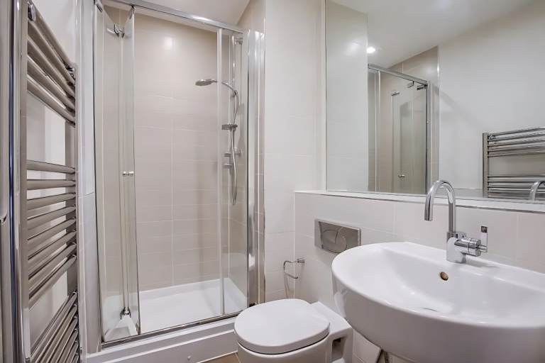 Spacious 4 Bedroom Detached House | Farmers Place, Gerrards Cross | in ...