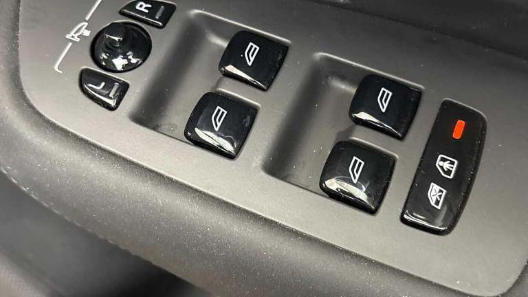 2025 Volvo XC90 Plus, T8 AWD Plug-in hybrid, Electric/Petrol, Dark, 7 Seats ( 360* Camera ) ESTAT...