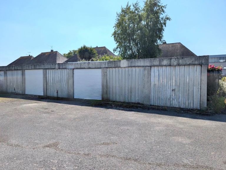2X GARAGE TO RENT IN POOLE