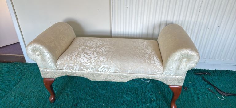     Vintage Cream Chaise Lounge 