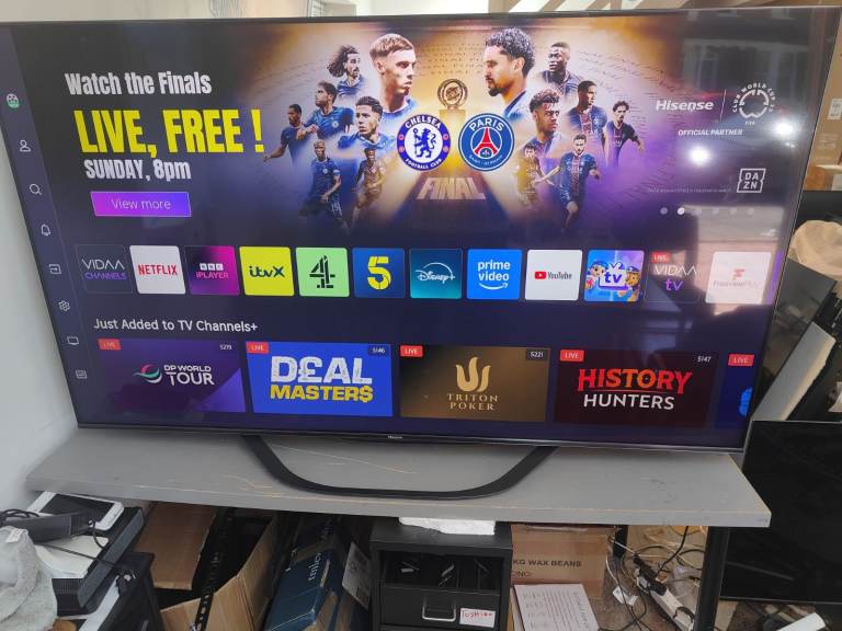 Used hisense qled 65inch new condition tv 