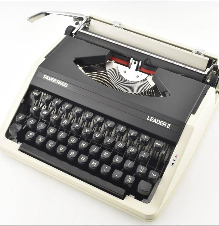 Silver Reed Manual Typewriter 
