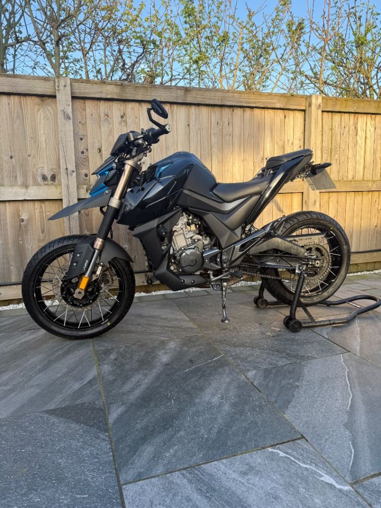 Motorcycle - Zontes ZT125 U1