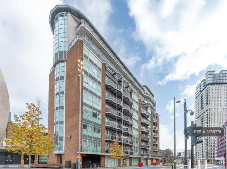 2 bedroom flat in The Heights, London, E15 (2 bed) (#2789778)