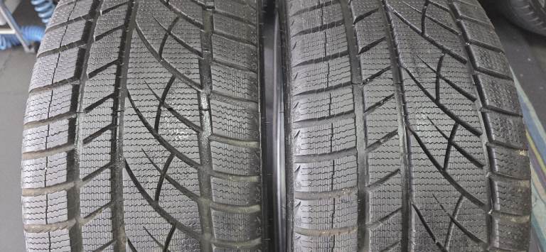 225 40 18   2 x tyres Roadx RX FRQ 4 Season