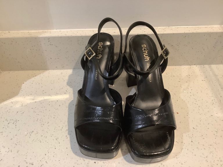 New Schuh Black Patent Platform shoes  size 6 slight damage to black patent on one heel 