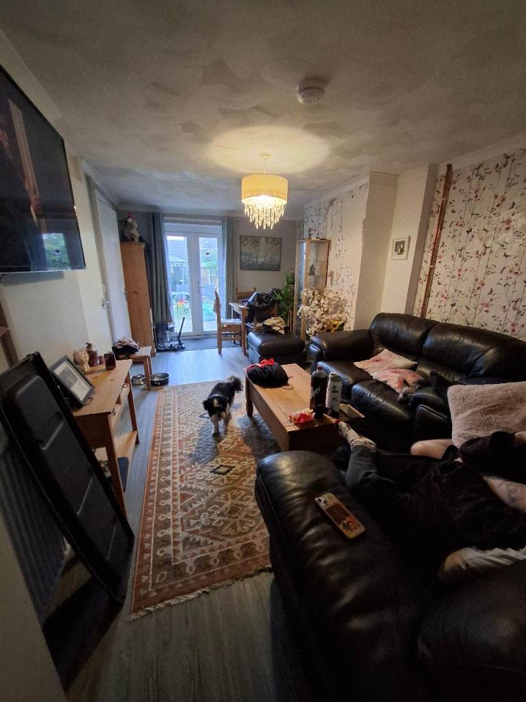 2 bed Bungalow.  Hellesdon. Separate  dinning room. Small kitchen.  Large living room. 