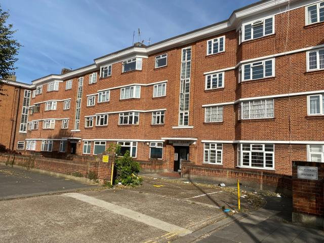 Acton Vale bedrooms to rent in flat 