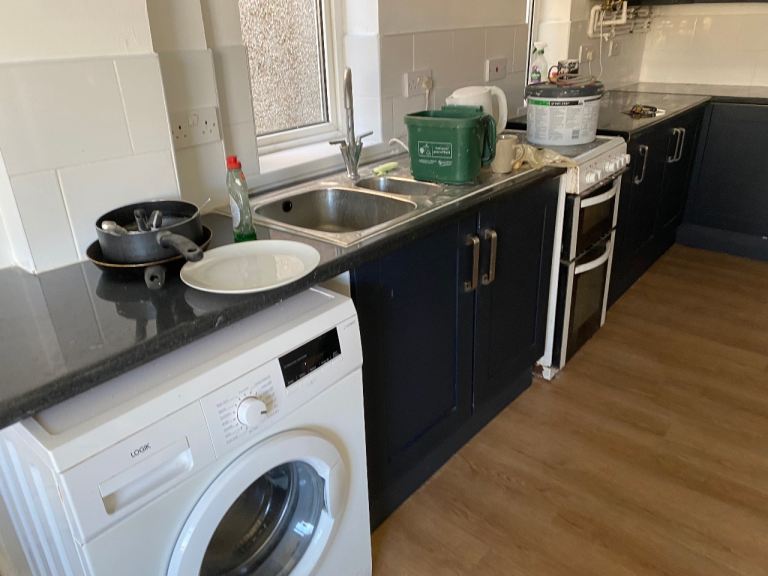 Double rooms to share in HMO house  brynmill Swansea