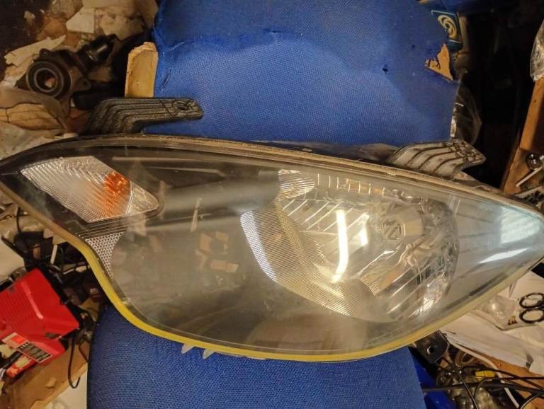 NEW IN THE BOX MG3 HEADLAMP PASSINGER SIDE UNDER HALF PRICE 2012 - 2018