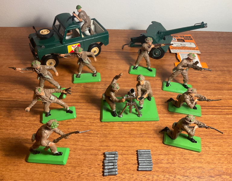 Britains Ltd 'Super Deetail' British infantry figures, Land Rover and Anti-Tank Gun