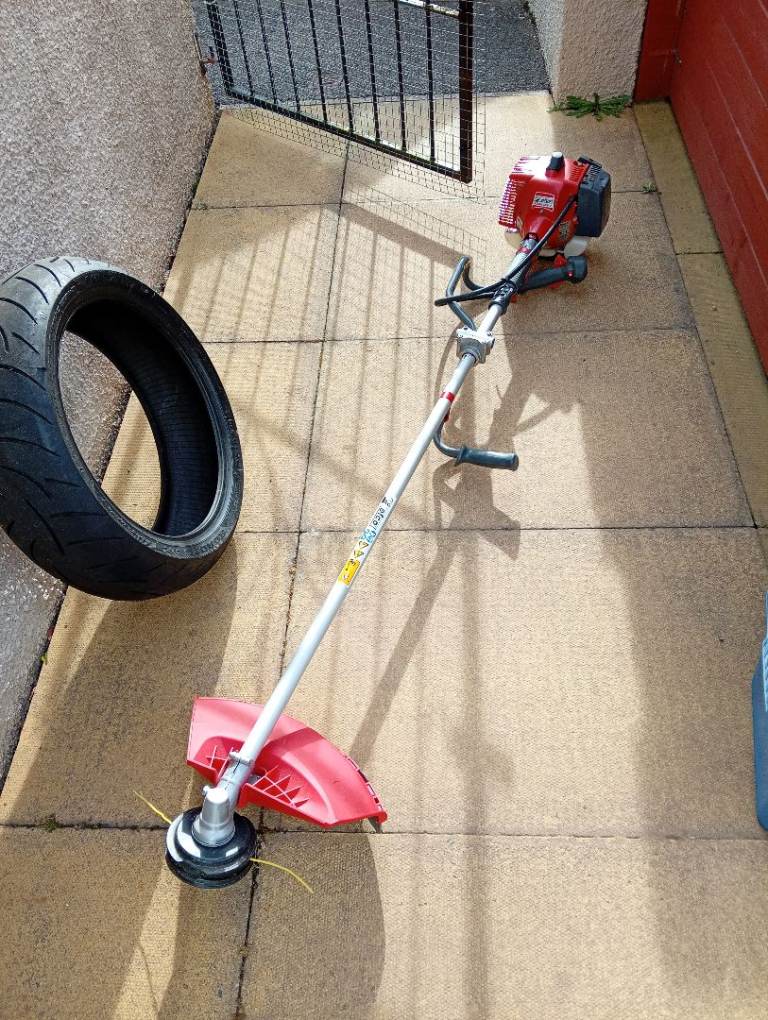 Petrol strimmer 